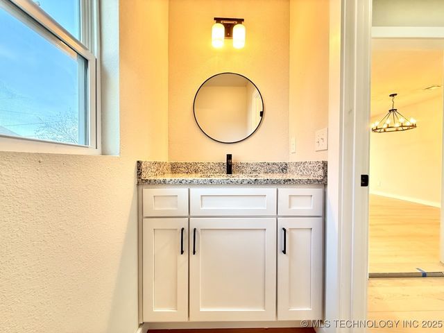 1042 N Valley Drive, Sand Springs, OK 74063