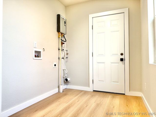 1042 N Valley Drive, Sand Springs, OK 74063