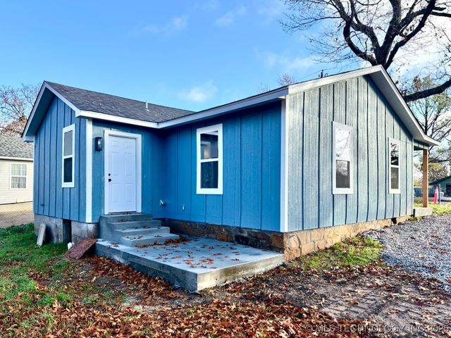 1042 N Valley Drive, Sand Springs, OK 74063