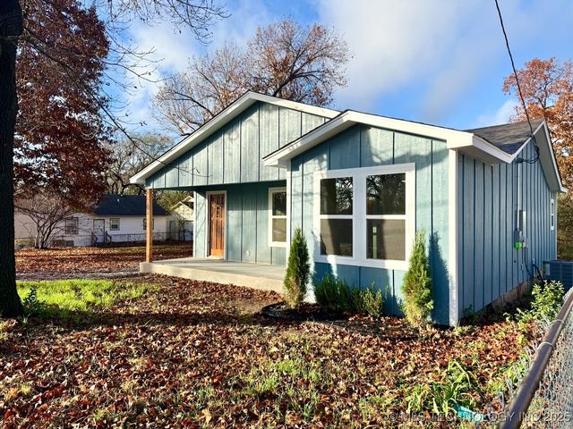 1042 N Valley Drive, Sand Springs, OK 74063