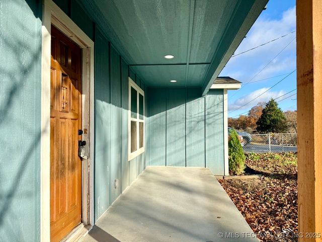 1042 N Valley Drive, Sand Springs, OK 74063