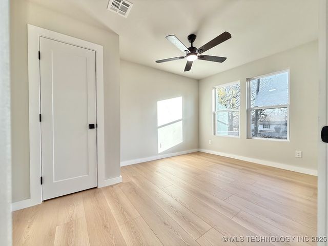 1042 N Valley Drive, Sand Springs, OK 74063