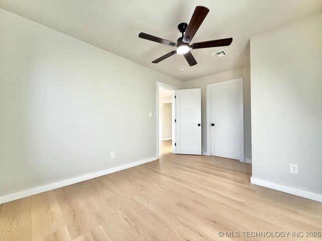 1042 N Valley Drive, Sand Springs, OK 74063