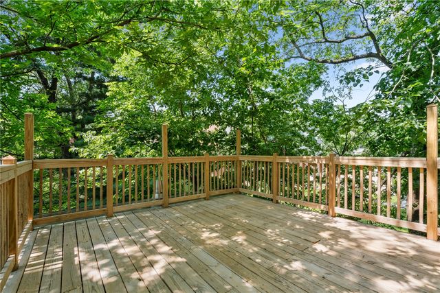 225 Lee St, Iowa City, IA 52246