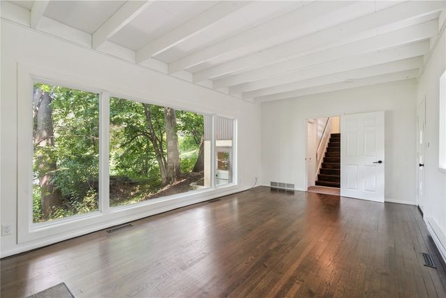 225 Lee St, Iowa City, IA 52246