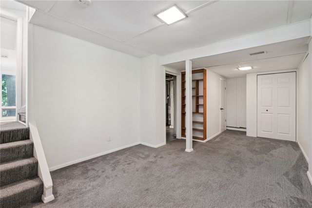 225 Lee St, Iowa City, IA 52246