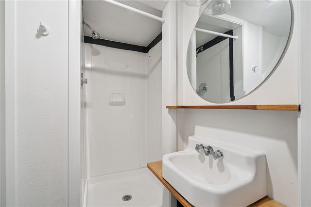 225 Lee St, Iowa City, IA 52246