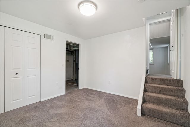 225 Lee St, Iowa City, IA 52246