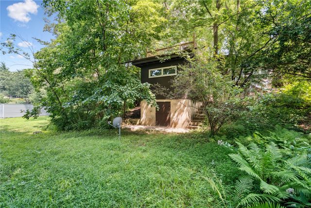 225 Lee St, Iowa City, IA 52246