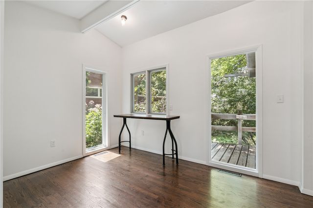 225 Lee St, Iowa City, IA 52246