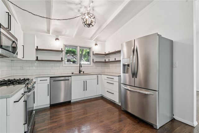 225 Lee St, Iowa City, IA 52246