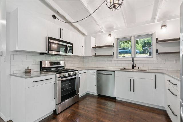 225 Lee St, Iowa City, IA 52246