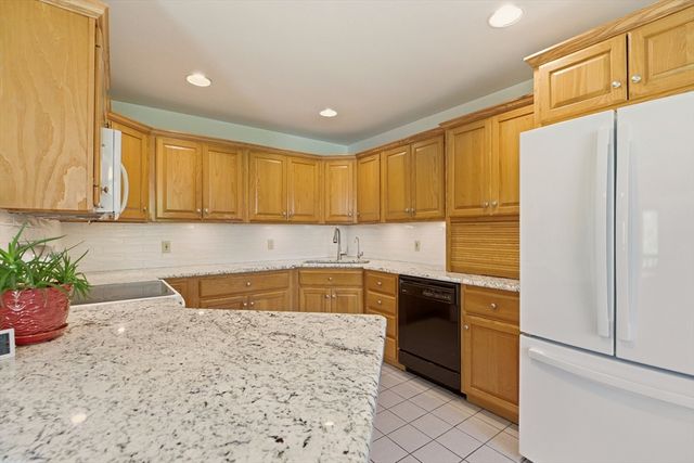 81 Seapowet Ave, Tiverton, RI 02878