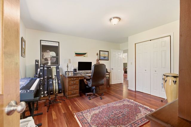 81 Seapowet Ave, Tiverton, RI 02878