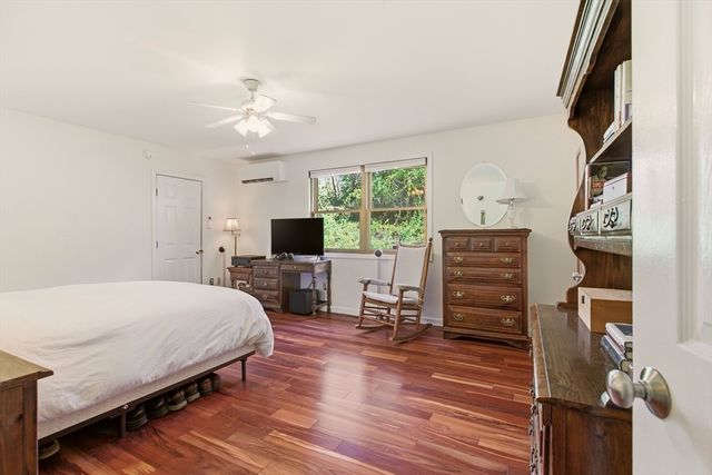 81 Seapowet Ave, Tiverton, RI 02878
