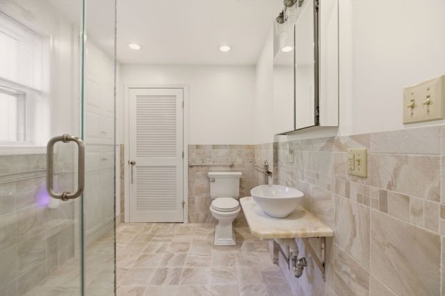 81 Seapowet Ave, Tiverton, RI 02878