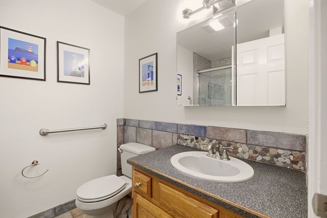 81 Seapowet Ave, Tiverton, RI 02878