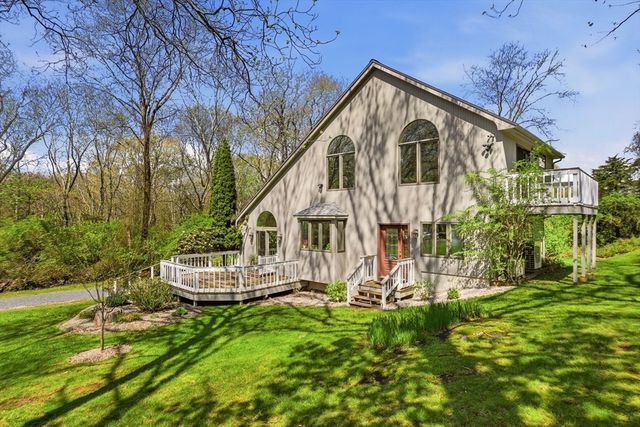 81 Seapowet Ave, Tiverton, RI 02878
