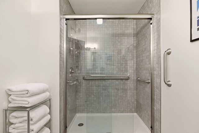 81 Seapowet Ave, Tiverton, RI 02878