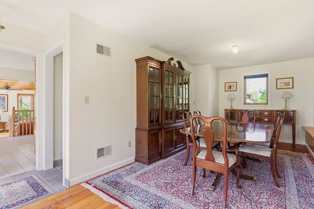 81 Seapowet Ave, Tiverton, RI 02878