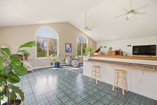 81 Seapowet Ave, Tiverton, RI 02878