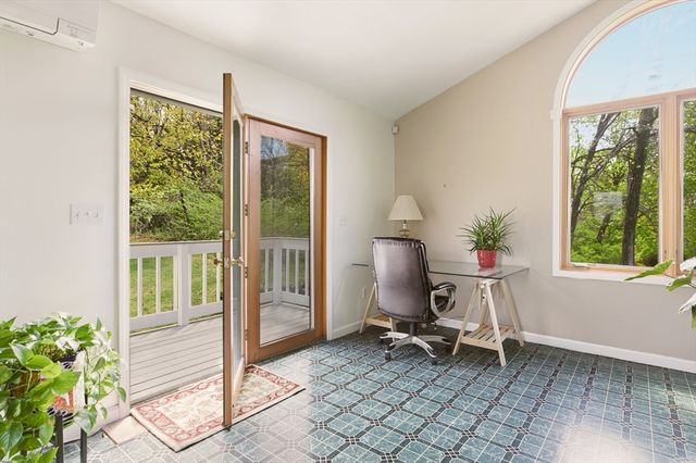 81 Seapowet Ave, Tiverton, RI 02878