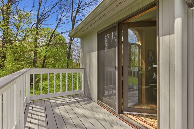 81 Seapowet Ave, Tiverton, RI 02878
