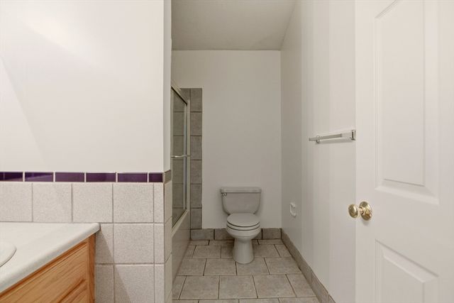 81 Seapowet Ave, Tiverton, RI 02878