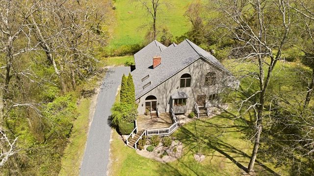 81 Seapowet Ave, Tiverton, RI 02878