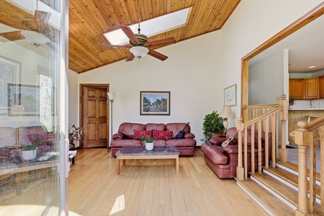 81 Seapowet Ave, Tiverton, RI 02878