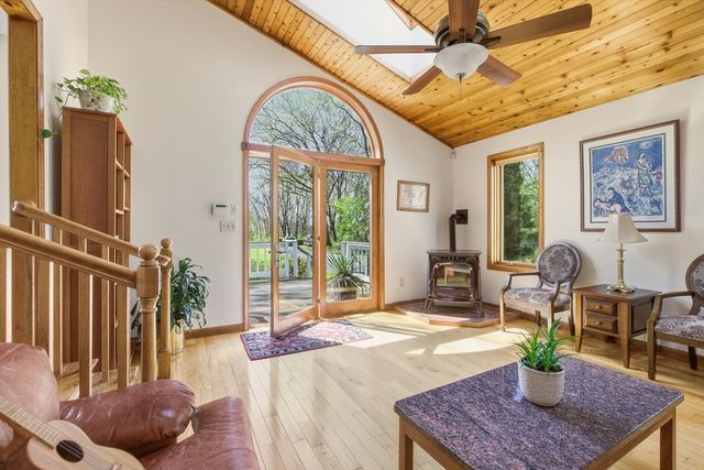 81 Seapowet Ave, Tiverton, RI 02878