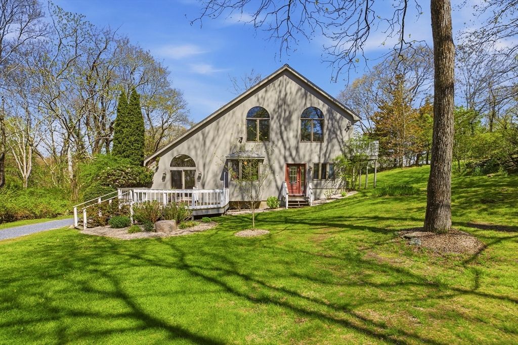 81 Seapowet Ave, Tiverton, RI 02878