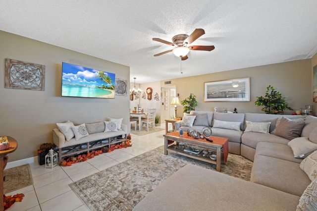 152 High Point Blvd D, Delray Beach, FL 33445