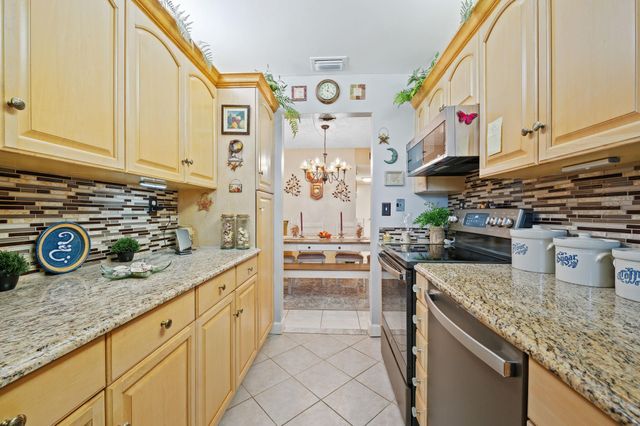 152 High Point Blvd D, Delray Beach, FL 33445