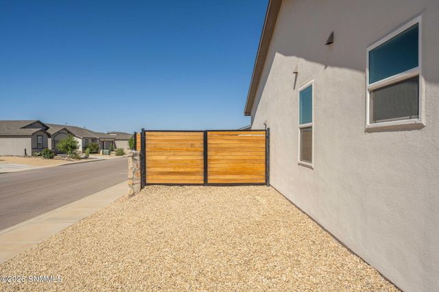 6109 Montgomery Road, Las Cruces, NM 88012