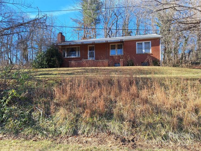 40 Georges Branch Road, Candler, NC 28715