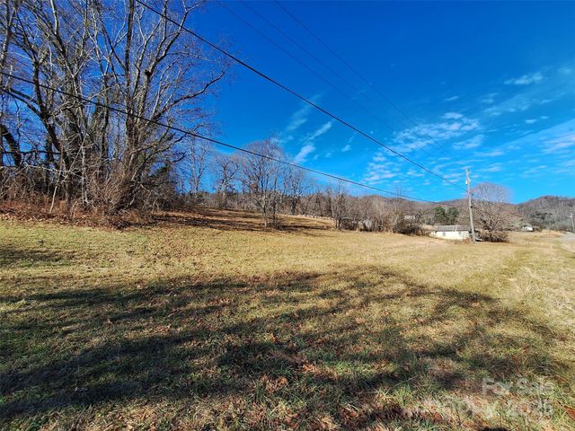 40 Georges Branch Road, Candler, NC 28715