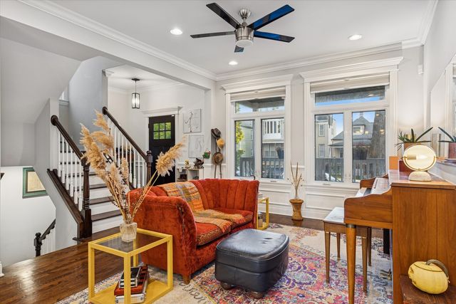 3733 W Sunnyside Avenue, Chicago, IL 60625