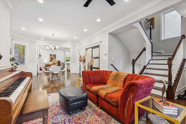 3733 W Sunnyside Avenue, Chicago, IL 60625