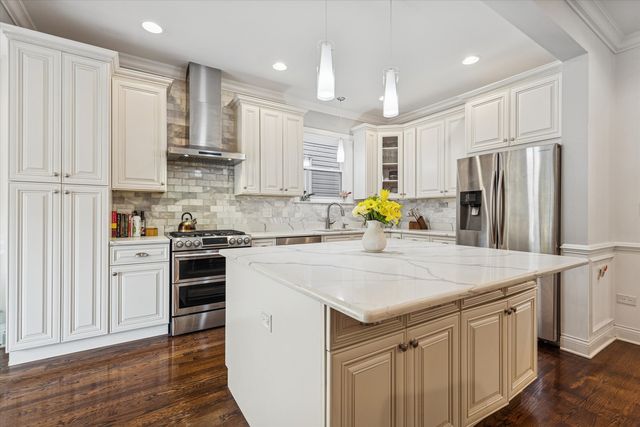 3733 W Sunnyside Avenue, Chicago, IL 60625