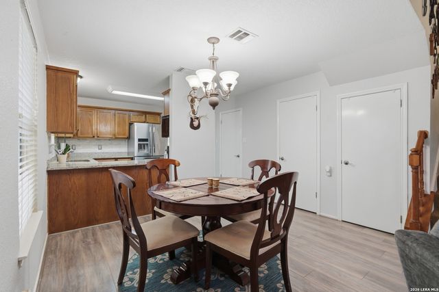 1002 Eagle Crest Dr, Floresville, TX 78114