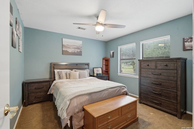 1002 Eagle Crest Dr, Floresville, TX 78114