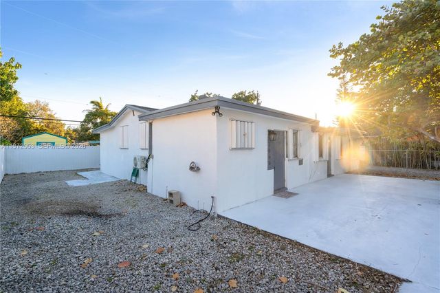 1064 NW 103rd St, Miami, FL 33150