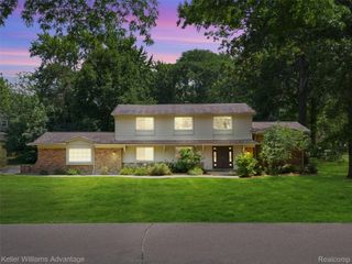 6711 Woodside Trail, West Bloomfield Charter Township, MI 48322