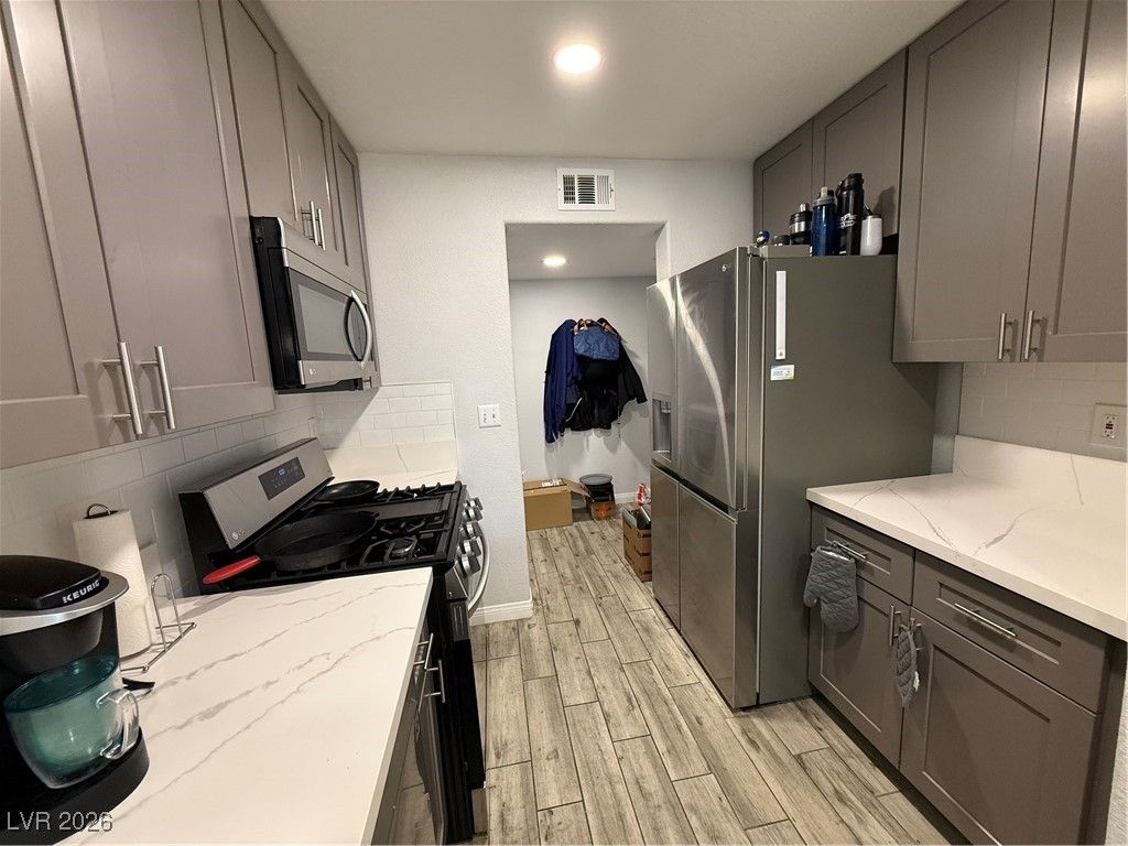 Image 12 of property listing at 10195 Tree Bark Street, Las Vegas, NV 89183