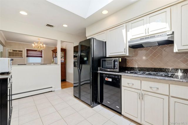 29 Suffolk Road A, Massapequa, NY 11758