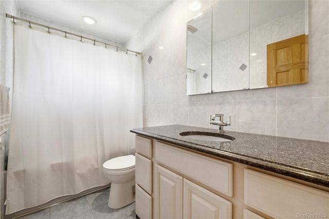 29 Suffolk Road A, Massapequa, NY 11758