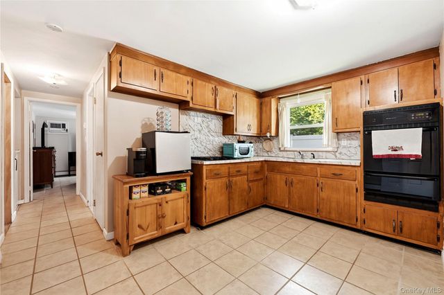 29 Suffolk Road A, Massapequa, NY 11758