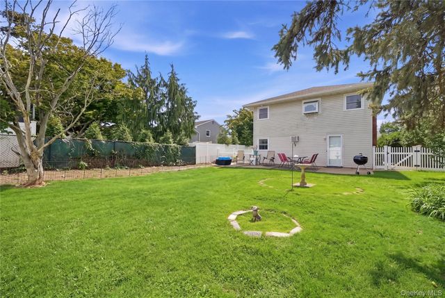29 Suffolk Road A, Massapequa, NY 11758