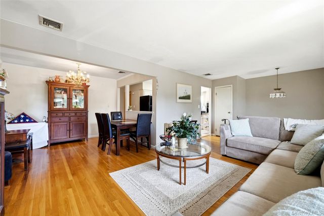 29 Suffolk Road A, Massapequa, NY 11758